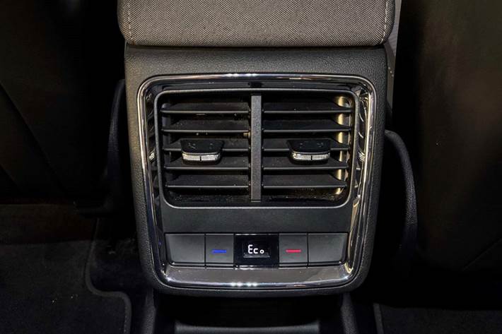 Grå Skoda Enyaq fra 2024