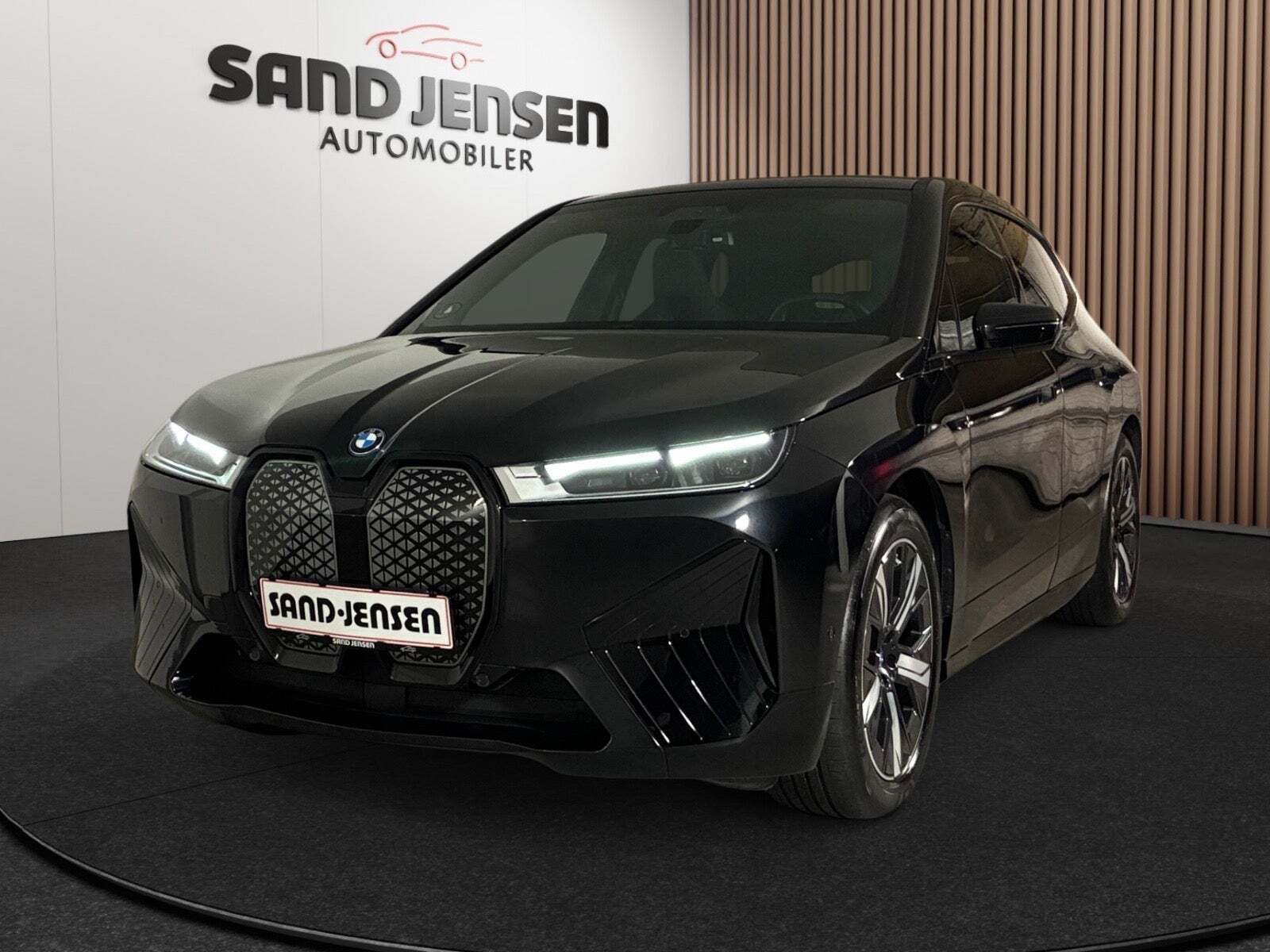 Sort BMW iX fra 2023