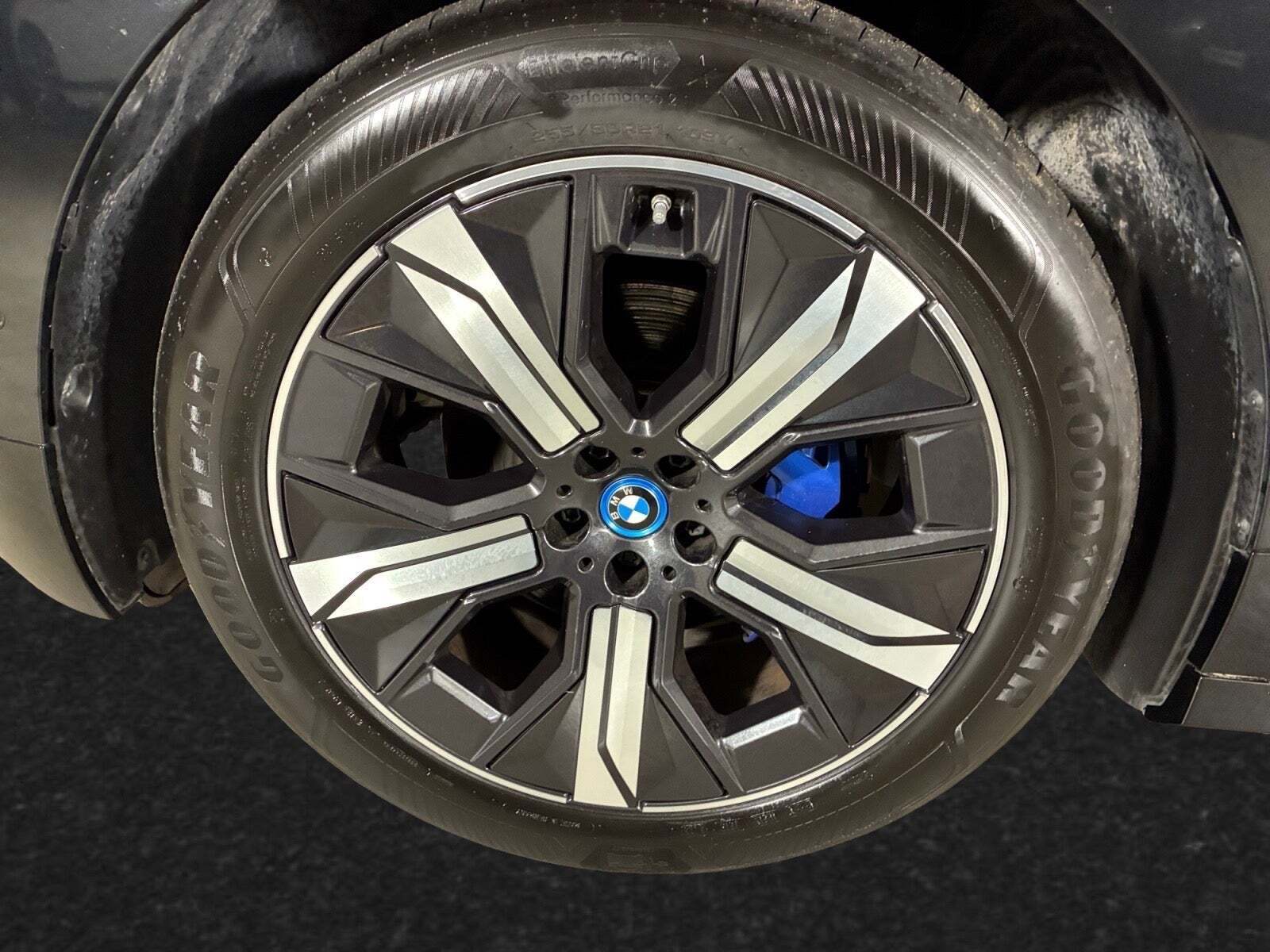 Sort BMW iX fra 2023