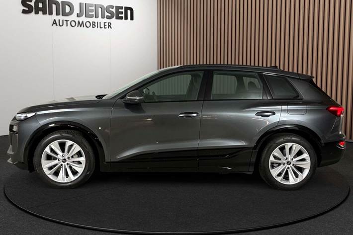 Grå Audi Q6 e-tron fra 2025