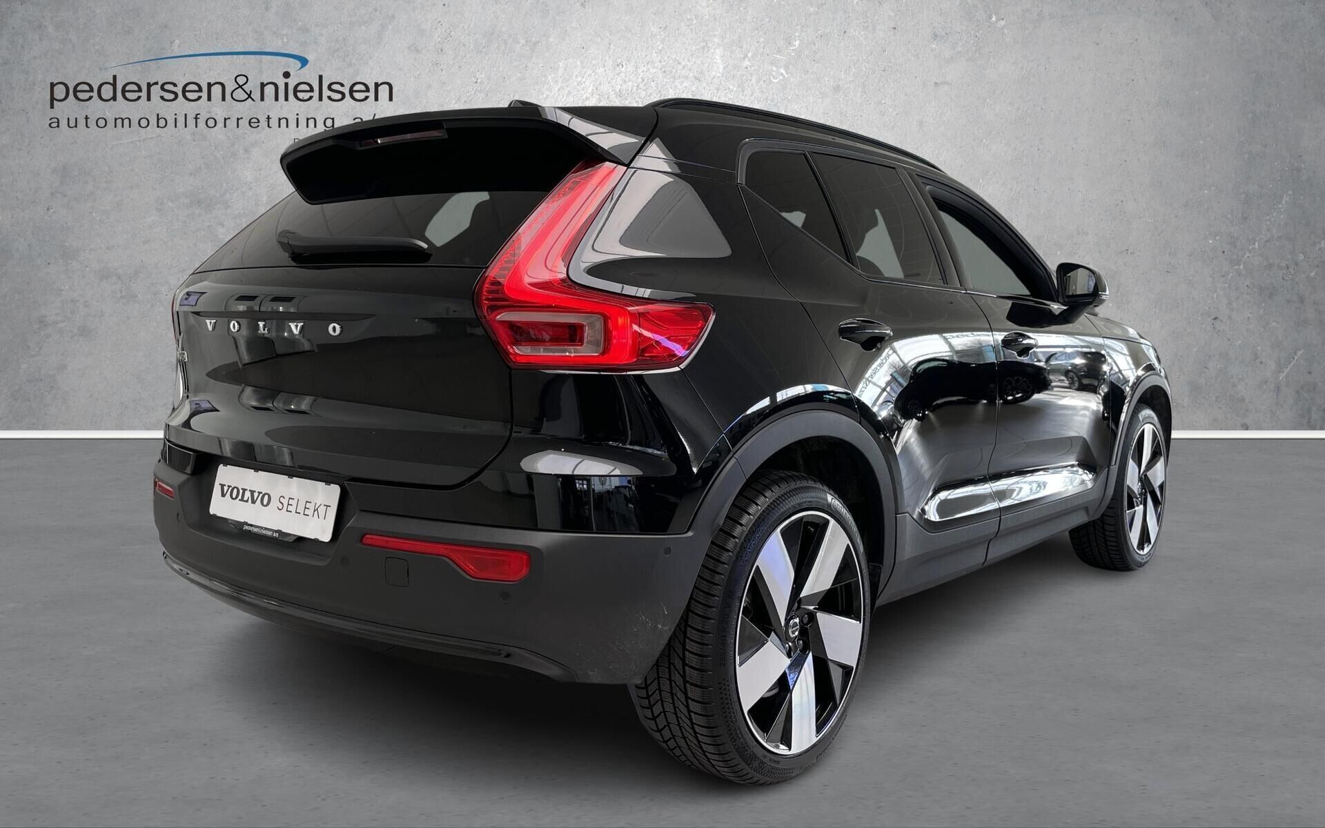 Volvo EX40 Single Motor Extended Range Plus 252HK 5d Aut.