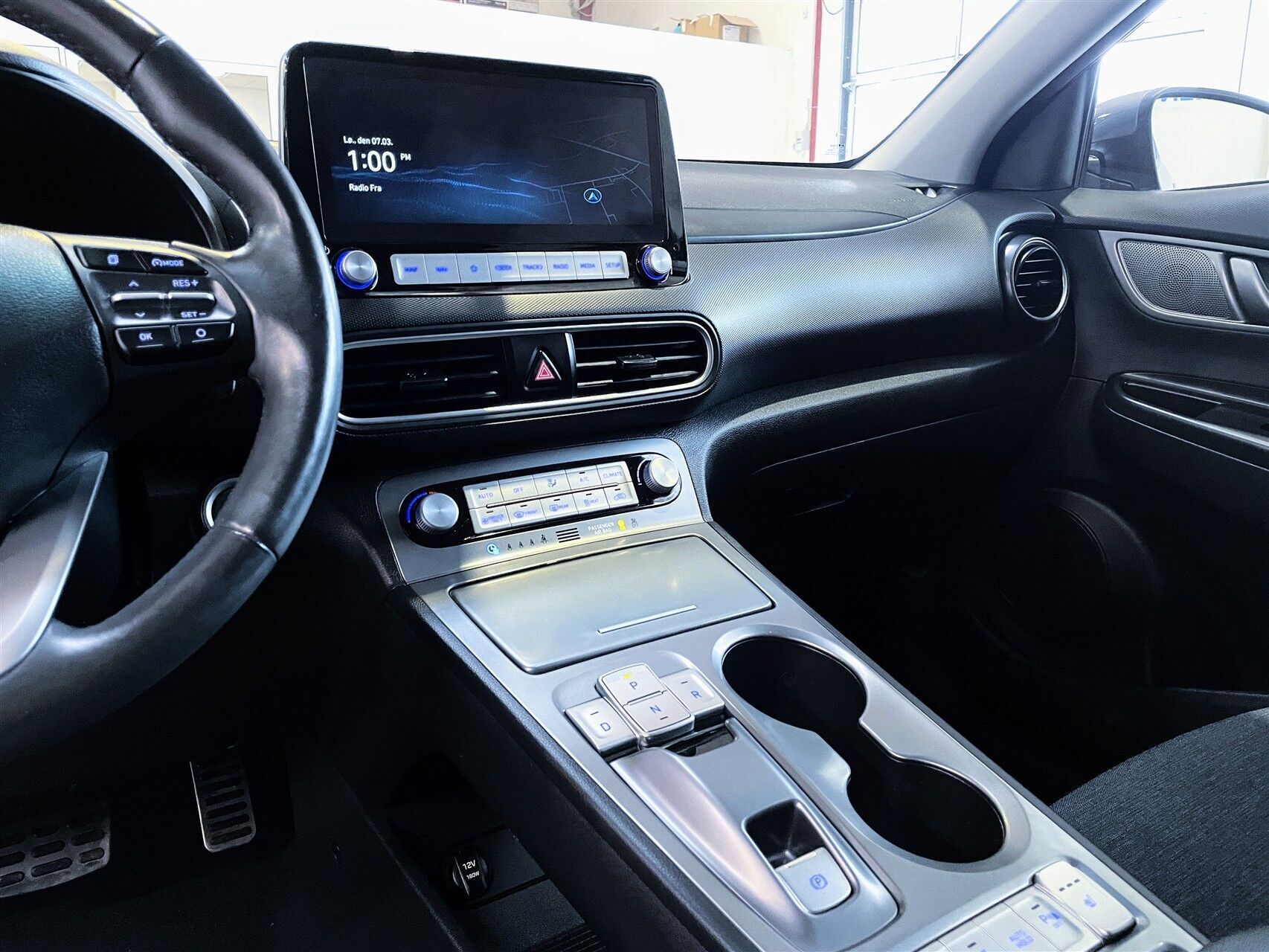 Grå Hyundai Kona fra 2021