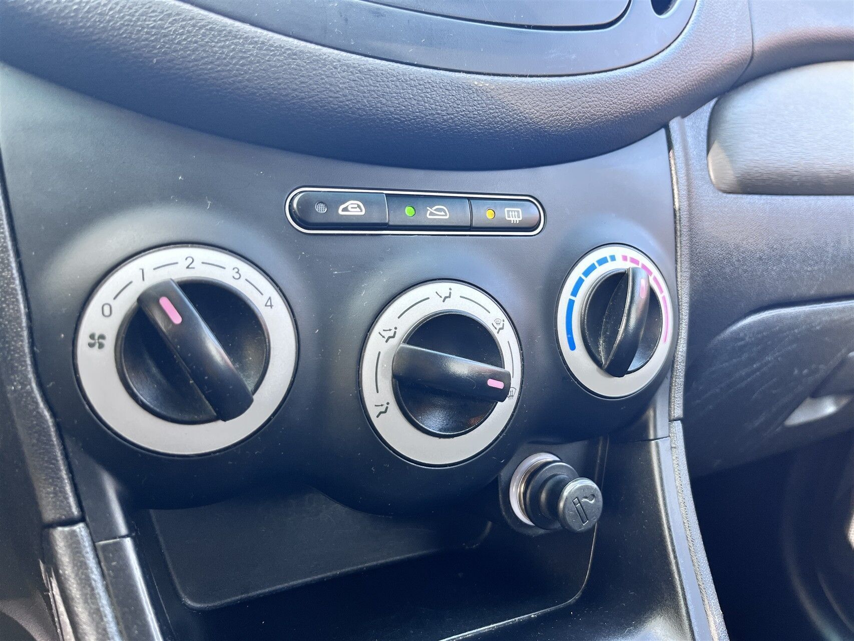 Grå Hyundai i10 fra 2010