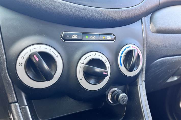 Grå Hyundai i10 fra 2010