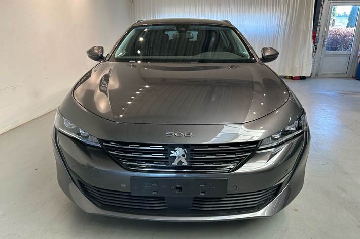 Grå Peugeot 508 fra 2021