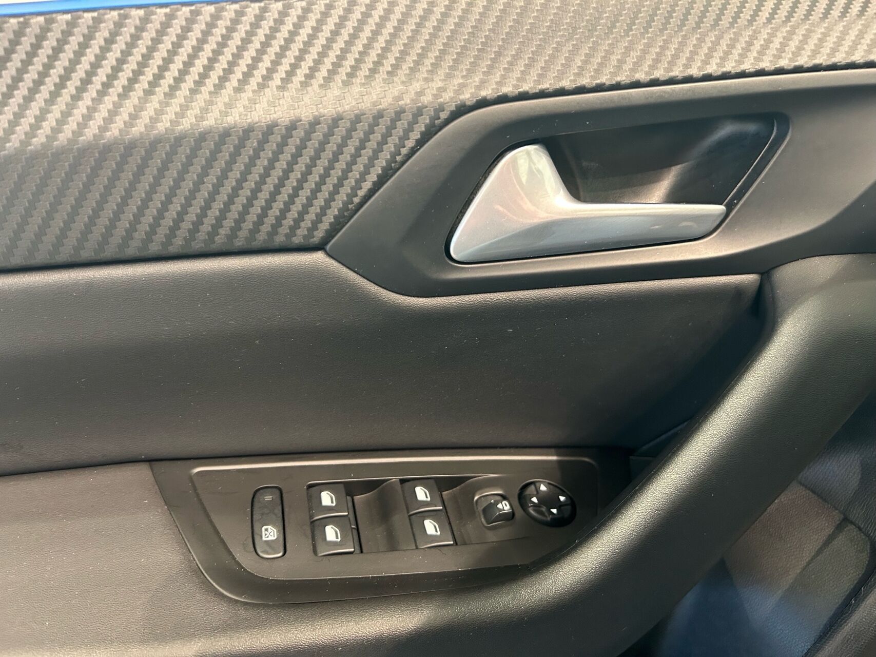 Grå Peugeot 508 fra 2021