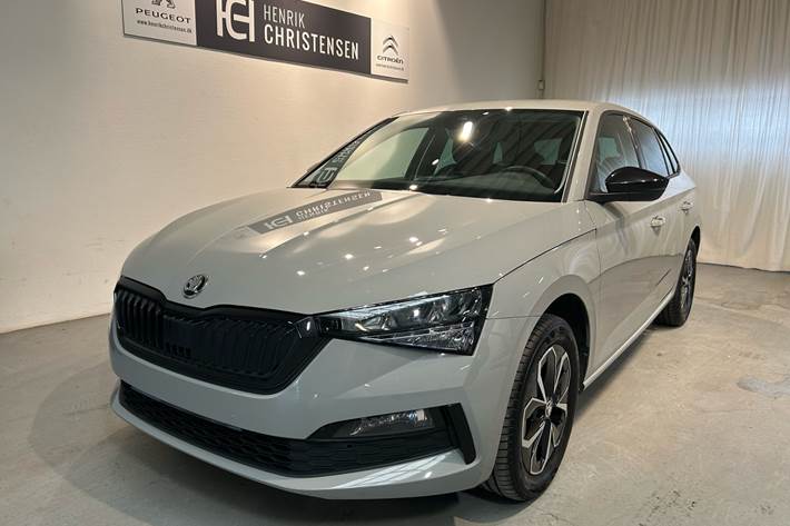 Grå Skoda Scala fra 2023