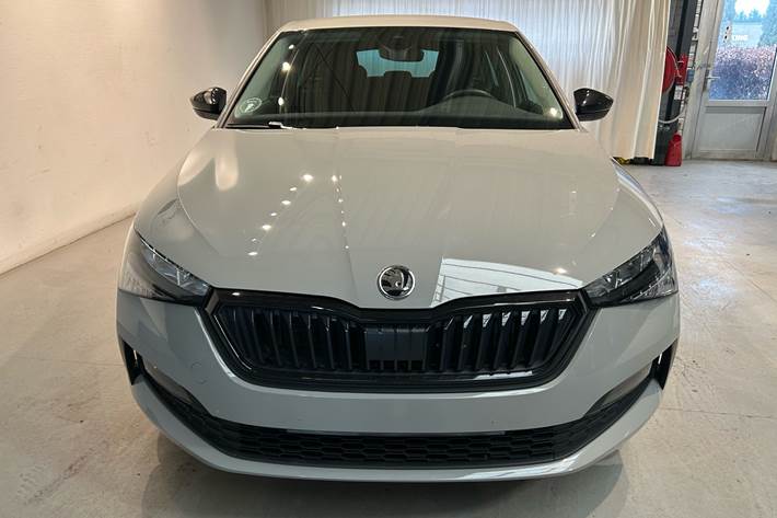 Grå Skoda Scala fra 2023