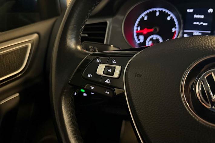 Blå VW Golf Sportsvan fra 2017