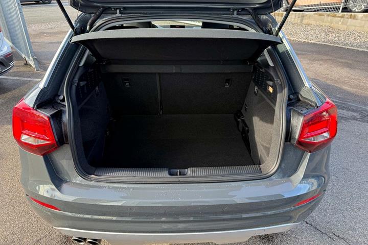 Grå Audi Q2 fra 2019