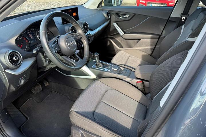 Grå Audi Q2 fra 2019