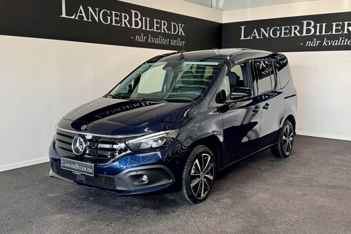 Blå Mercedes EQT200 fra 2023