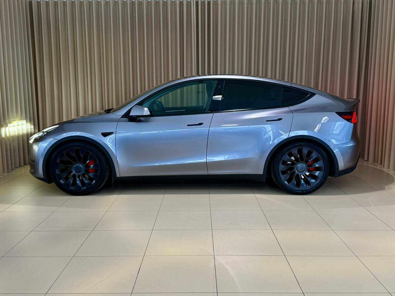 Tesla Model Y Performance AWD