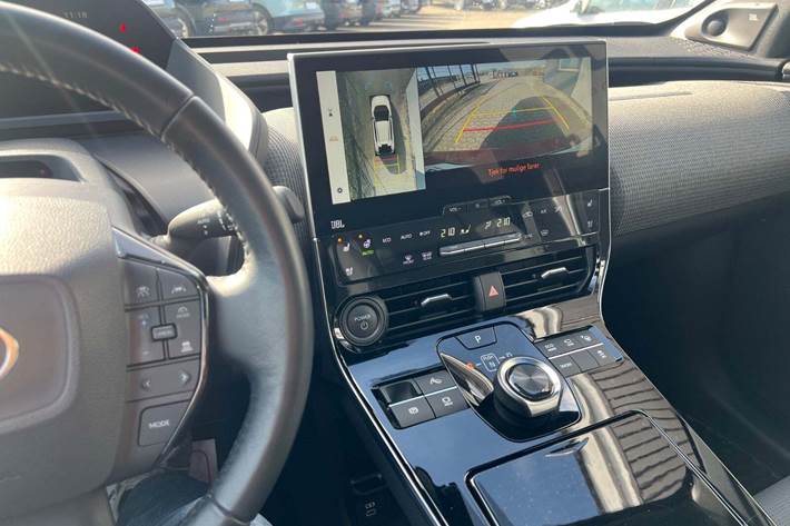 Rød Toyota BZ4X fra 2023