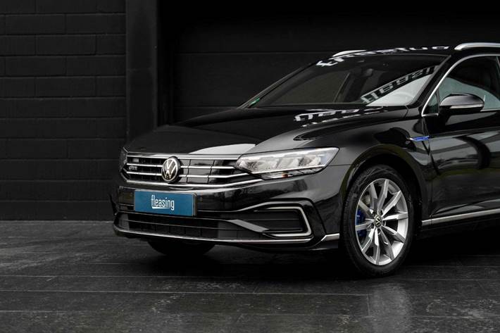 Sort VW Passat fra 2022