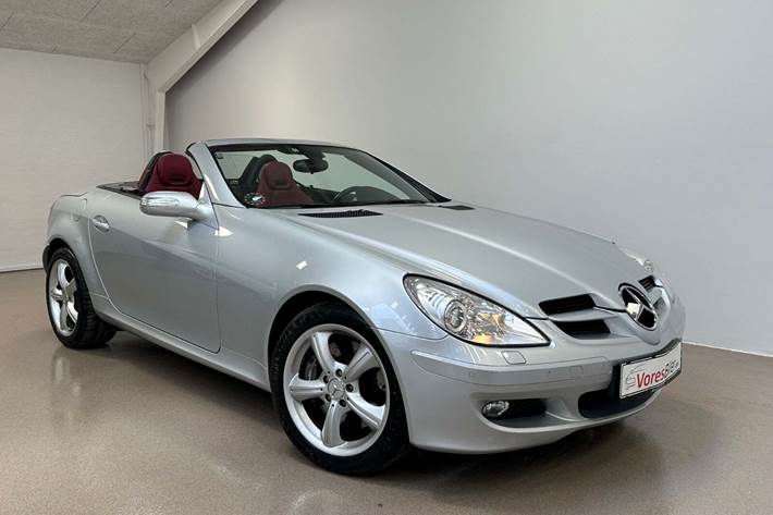 Sølv Mercedes SLK350 fra 2005