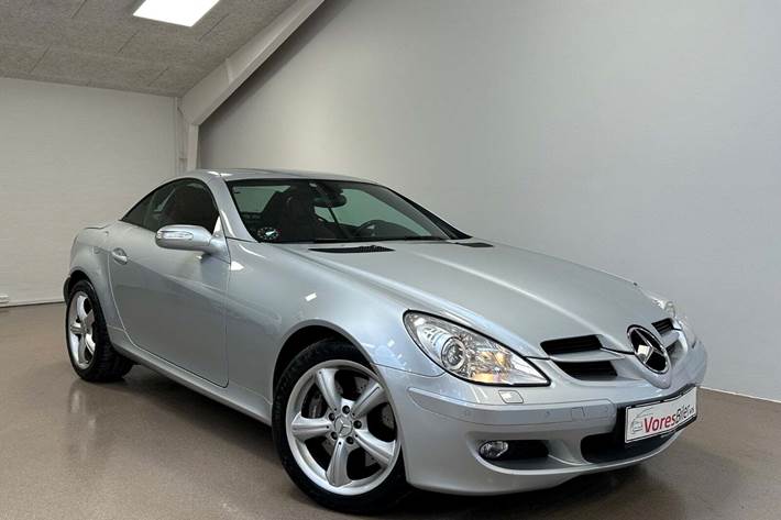 Sølv Mercedes SLK350 fra 2005