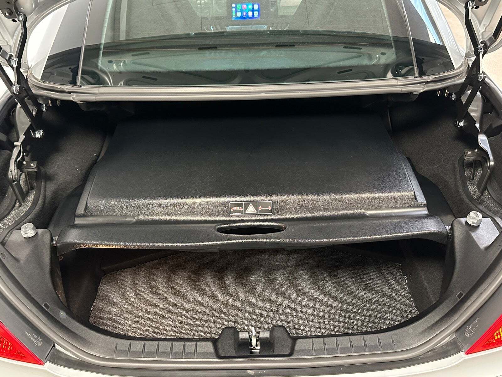 Sølv Mercedes SLK350 fra 2005