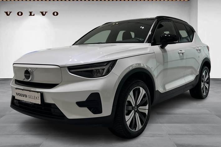 Hvid Volvo XC40 fra 2023 set udefra