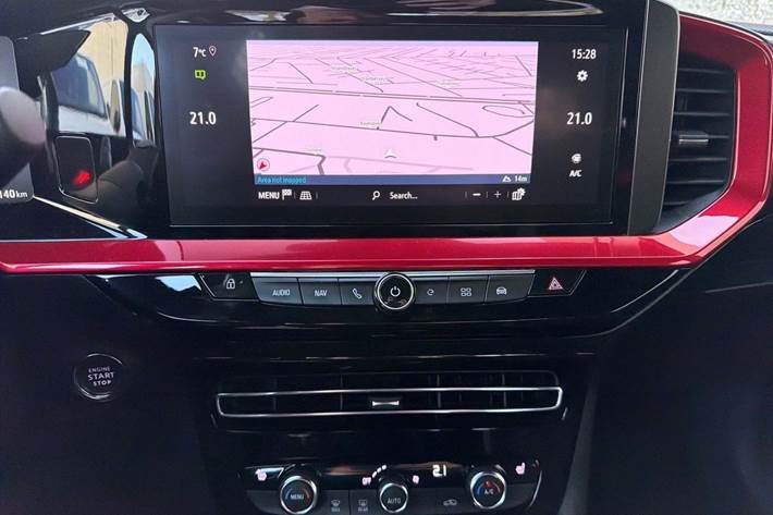 Sort Opel Mokka-e fra 2023