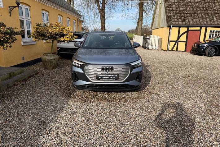 Grå Audi Q4 e-tron fra 2022