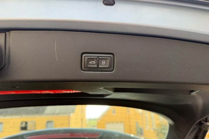 Grå Audi Q4 e-tron fra 2022