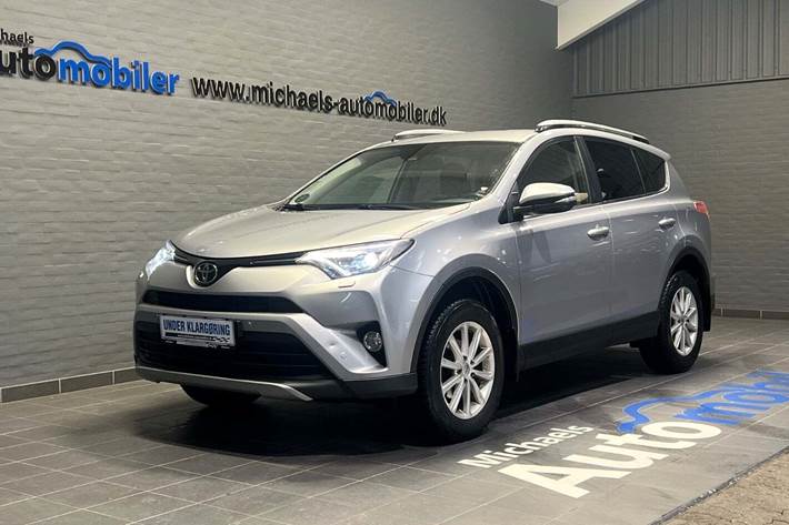 Sølv Toyota RAV4 fra 2016