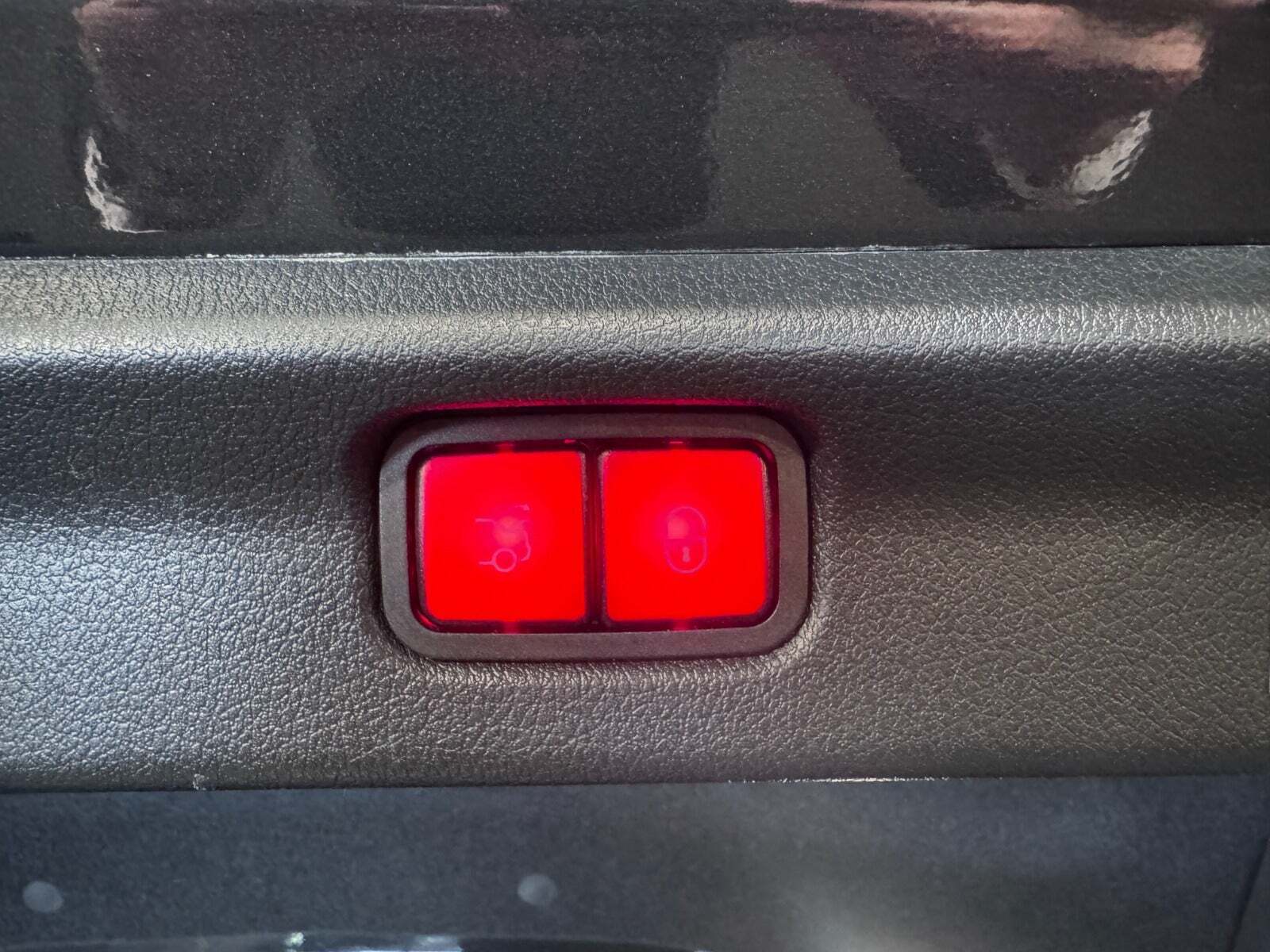 Grå Mercedes EQE300 fra 2025