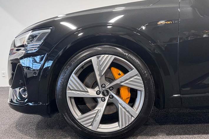 Sort Audi e-tron fra 2023