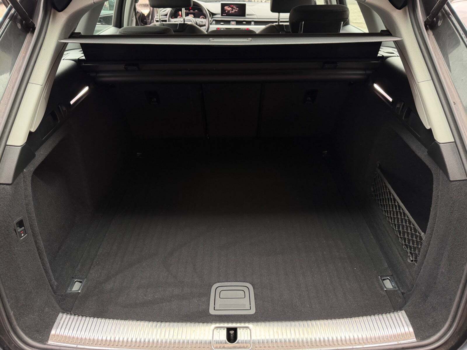 Grå Audi A4 fra 2018