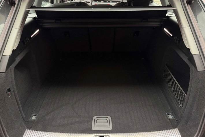 Grå Audi A4 fra 2018