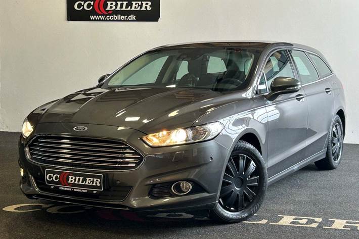 Grå Ford Mondeo fra 2018 set udefra