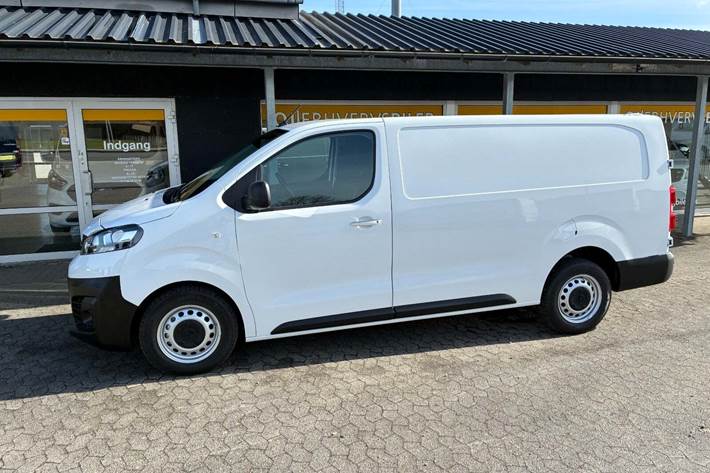 Hvid Opel Vivaro fra 2022