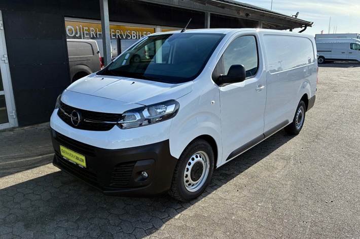 Hvid Opel Vivaro fra 2022