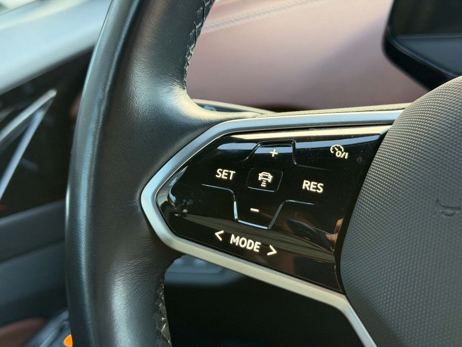 Grå VW ID.4 fra 2021