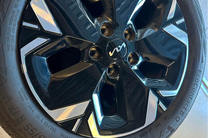 Grå Kia Niro EV fra 2024