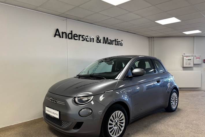 Grå Fiat 500e fra 2023