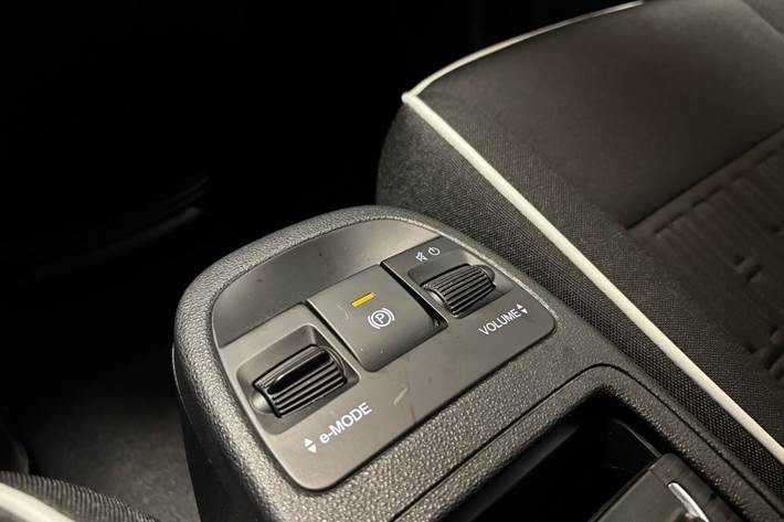 Grå Fiat 500e fra 2023