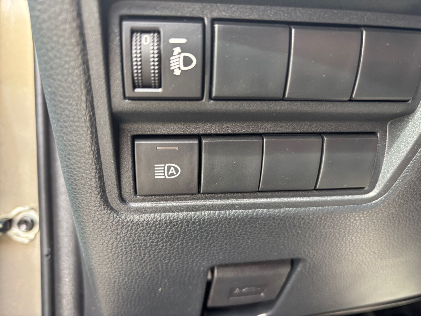 Bronze Toyota Yaris fra 2023