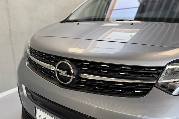 Grå Opel Vivaro-e fra 2024