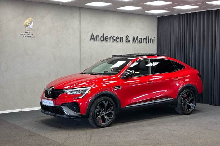 Rød Renault Arkana fra 2023