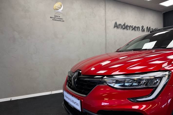 Rød Renault Arkana fra 2023