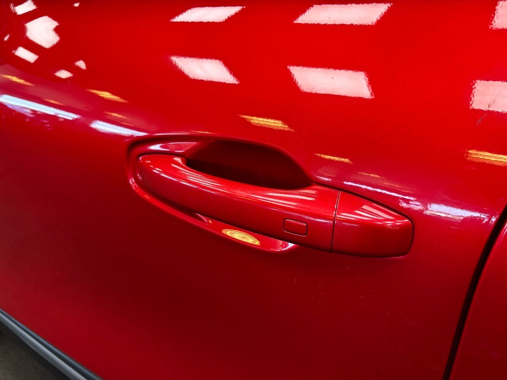 Rød Renault Arkana fra 2023