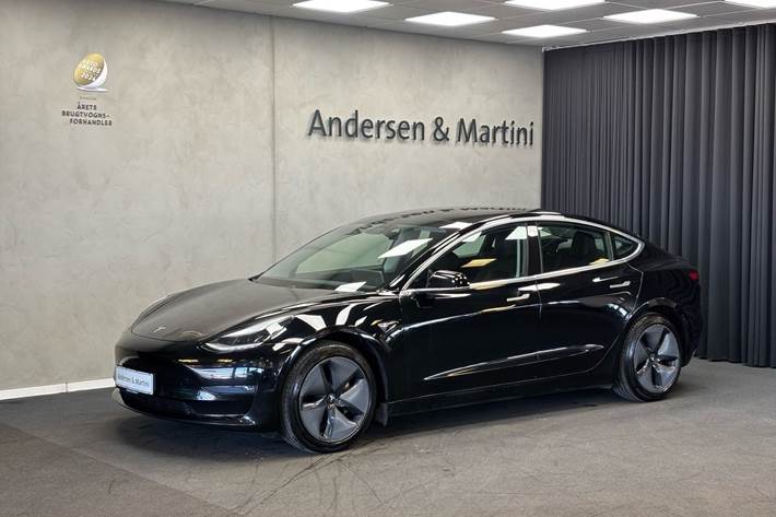 Sort Tesla Model 3 fra 2020