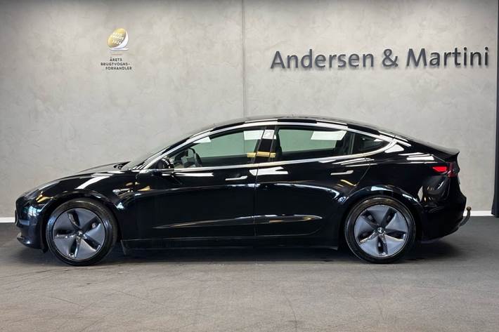 Sort Tesla Model 3 fra 2020