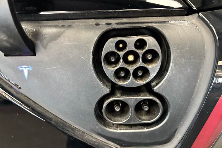 Sort Tesla Model 3 fra 2020