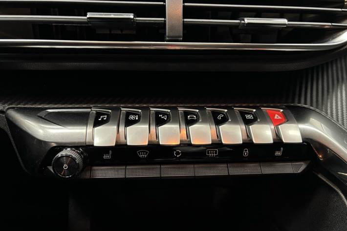 Grå Peugeot 3008 fra 2019