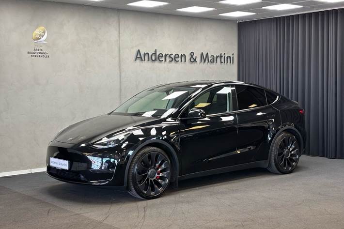 Sort Tesla Model Y fra 2022