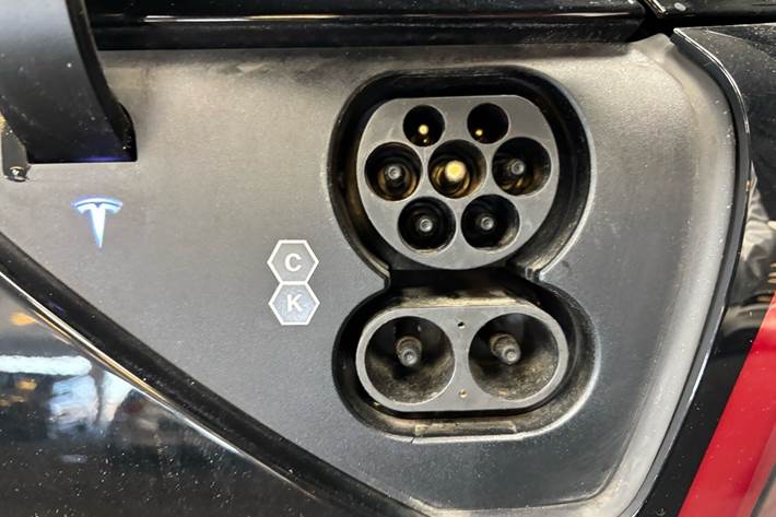 Sort Tesla Model Y fra 2022