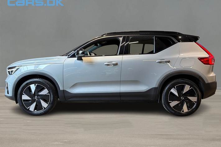 Grå Volvo XC40 fra 2023